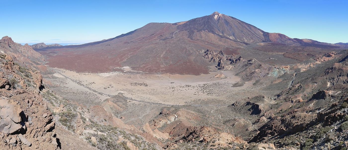 Teide rising above the Las Cañadas caldera