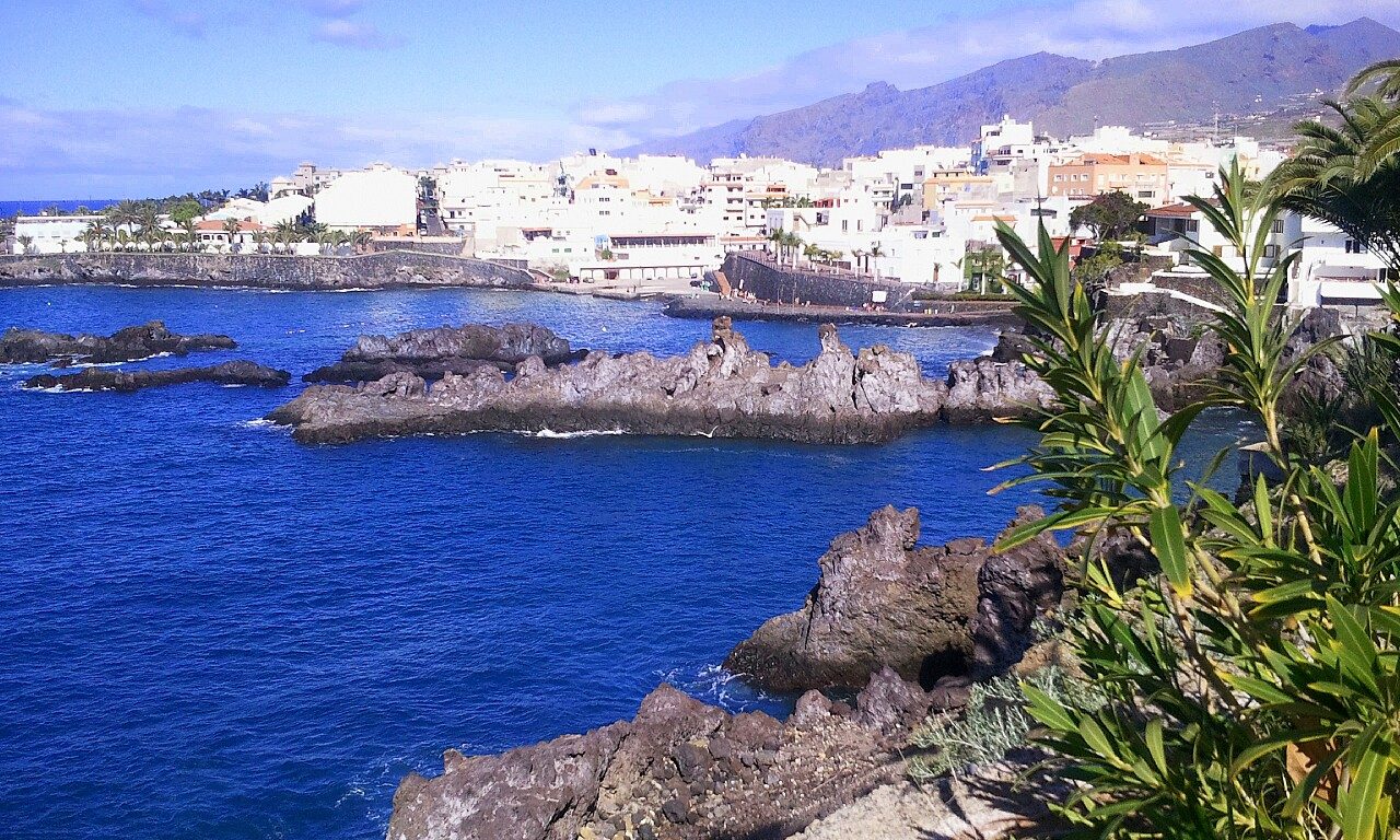 The lava coast at Alcalá