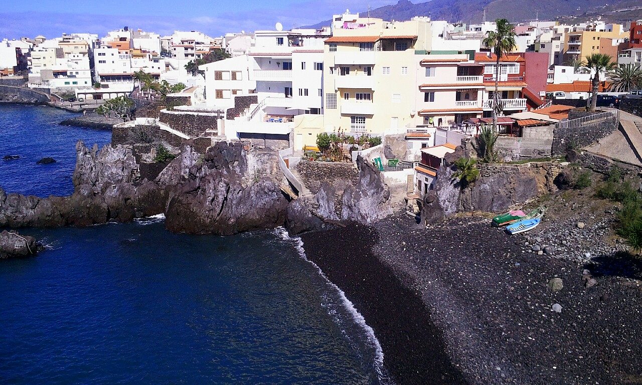 The houses of Alcalá above a small black beach and lava rocks