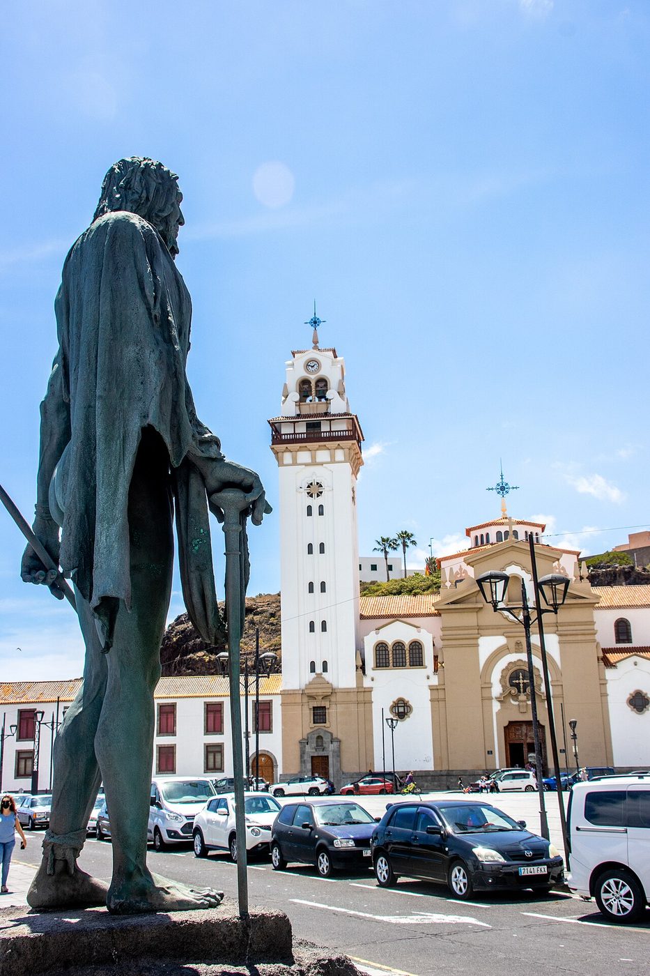 The plaza with the statues of the menceyes, facing the basilica