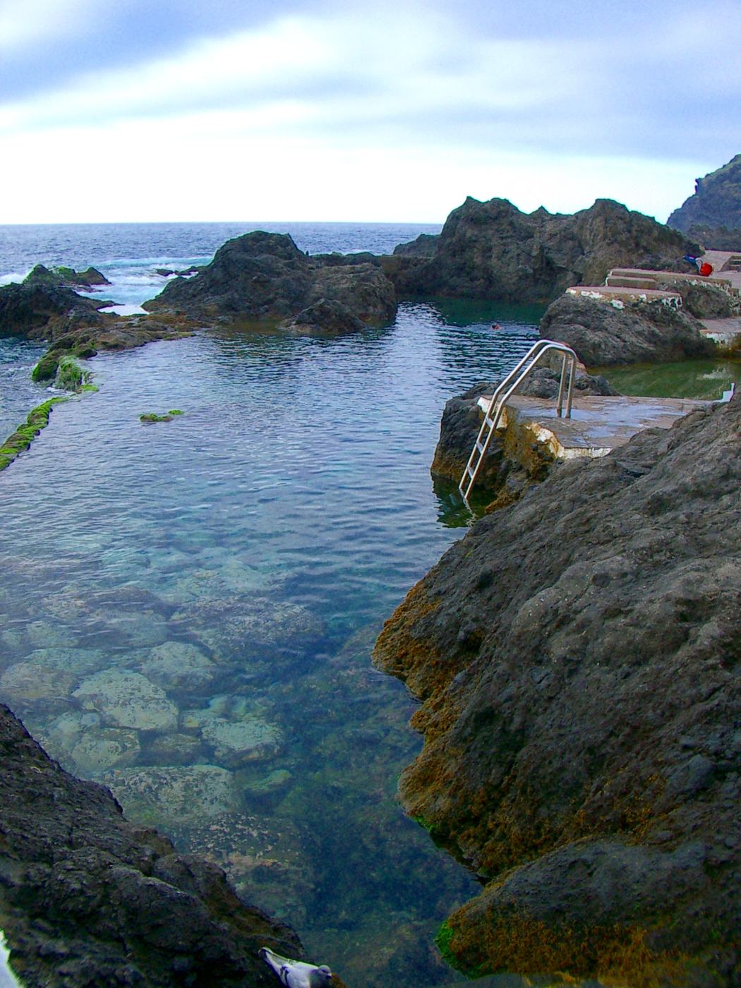 The natural pools of El Caletón, formed on the lava of 1706