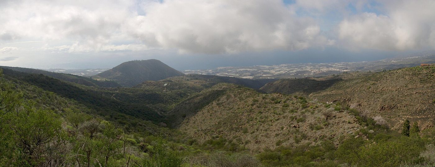 The Montaña de Tejina above the midland villages, with Guía de Isora on the right