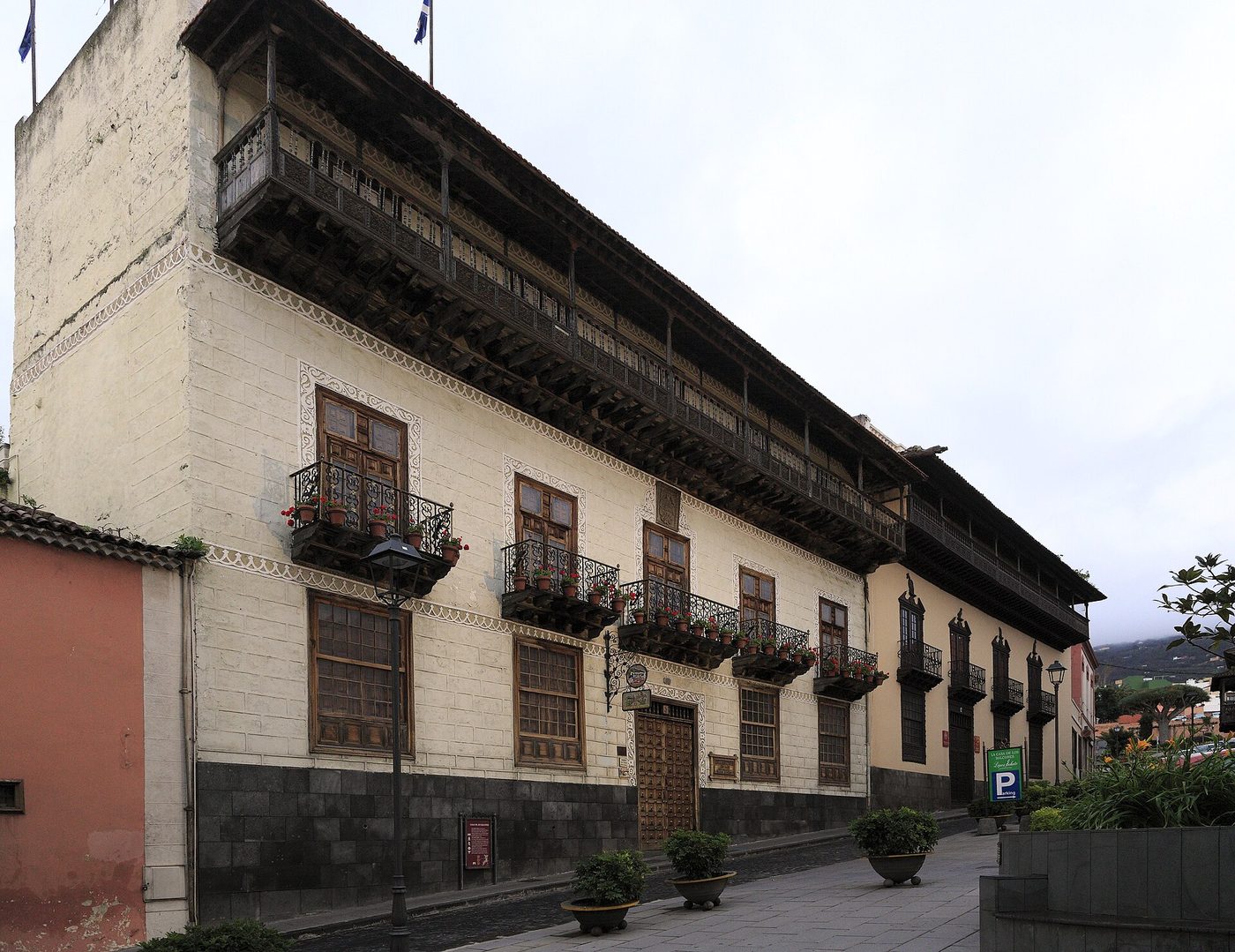 Houses with carved balconies on Calle San Francisco, where the leading families settled