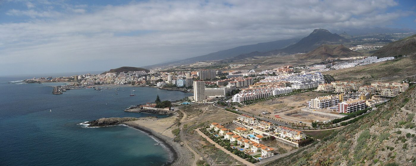 Los Cristianos from the air, between Montaña Chayofita and the harbour