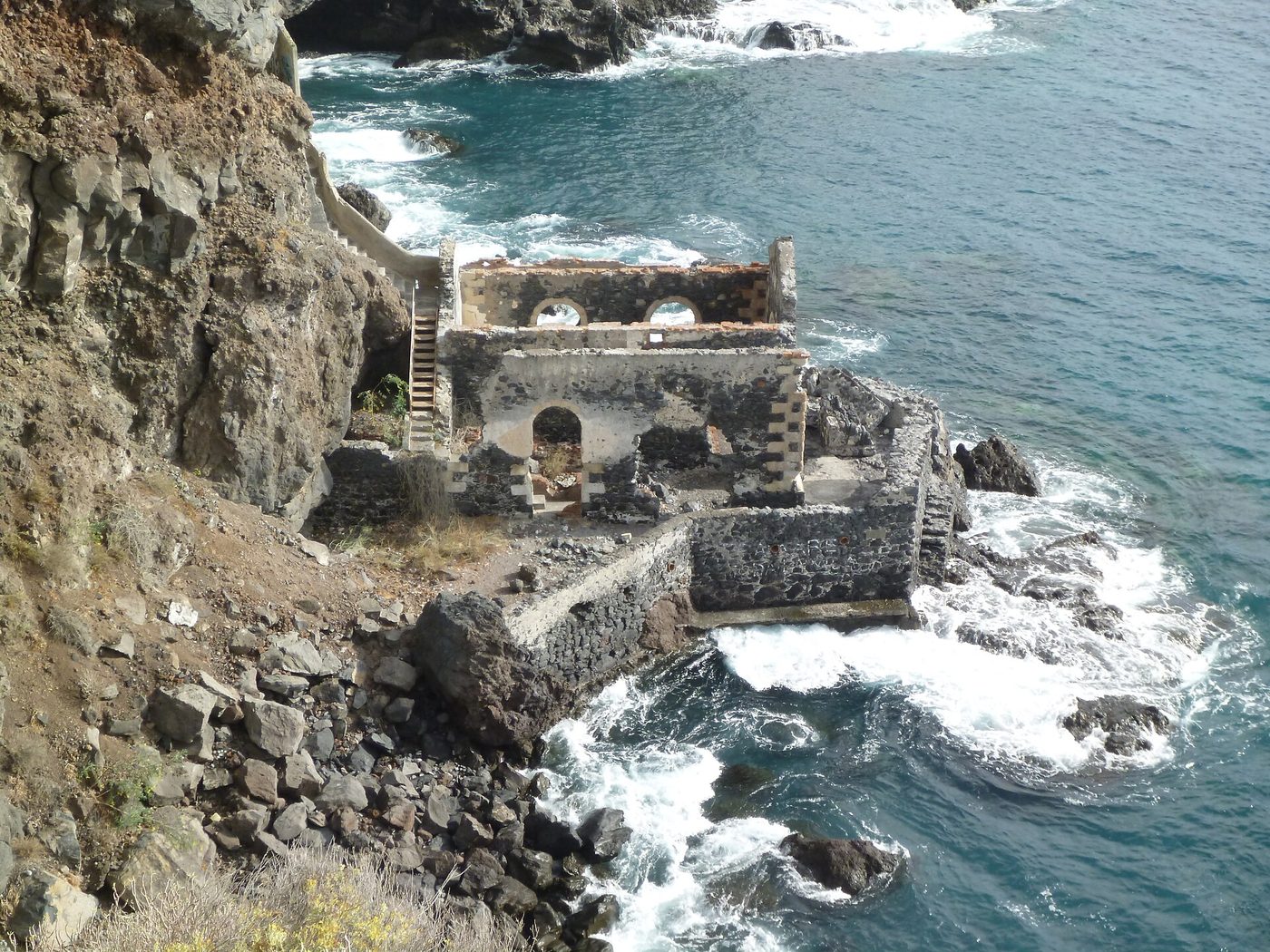 The coast near Playa San Juan, with the remains of an old building on the rocks