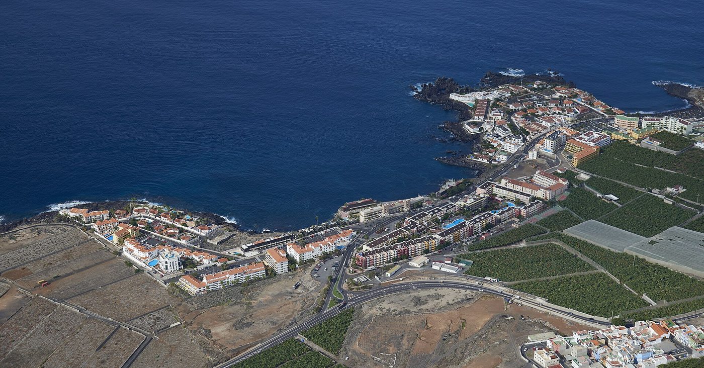 Playa de La Arena and Puerto Santiago from the air, with banana plantations inland